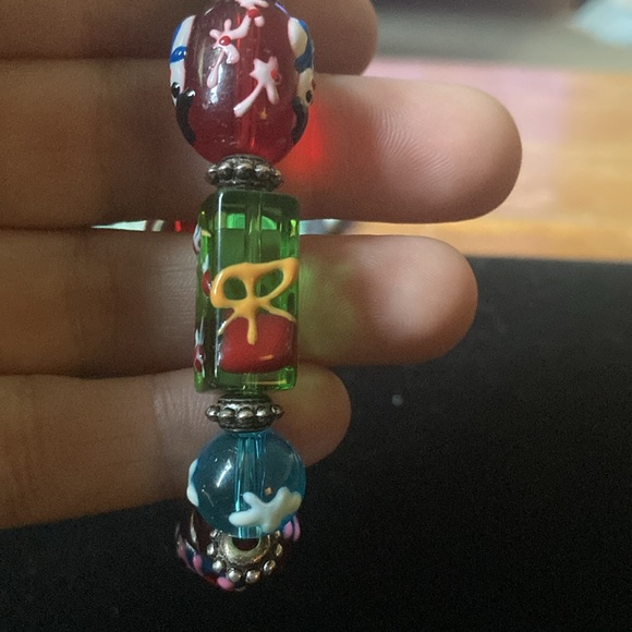 Glass beaded Christmas STRETCH BRACELET. - Picture 5 of 5